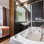 Beccaria A Piazza Del Popolo 4*