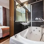 Beccaria A Piazza Del Popolo 4* Rome