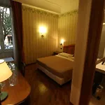 Beccaria A Piazza Del Popolo 4*