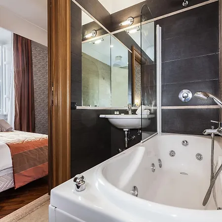 Beccaria A Piazza Del Popolo 4*