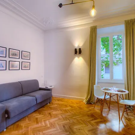 Beccaria A Piazza Del Popolo