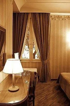 Beccaria A Piazza Del Popolo 4* Roma