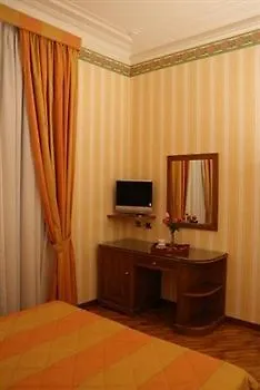 Beccaria A Piazza Del Popolo 4*