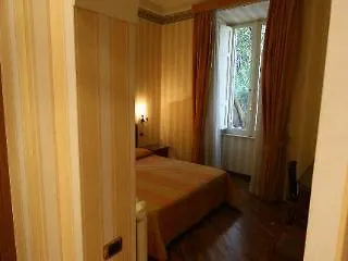 Beccaria A Piazza Del Popolo Oda ve Kahvaltı Roma