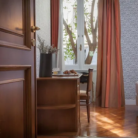 Beccaria A Piazza Del Popolo Frühstückspension 4*