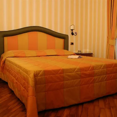 Beccaria A Piazza Del Popolo 4* Rom