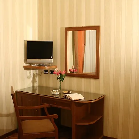 Frühstückspension Beccaria A Piazza Del Popolo 4*