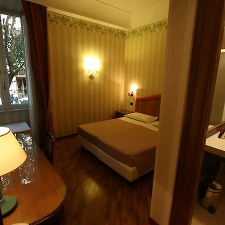 Beccaria A Piazza Del Popolo 4*